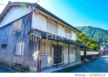 【重要伝統的建築物群保存地区】出石　大手町通りの風景2　兵庫県豊岡市 123042112