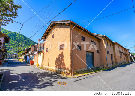 【重要伝統的建築物群保存地区】出石 造り酒屋の土蔵がある風景3 兵庫県豊岡市 【重要伝統的建築物群保存地区】出石 造り酒屋の土蔵がある風景3 兵庫県豊岡市 123042116