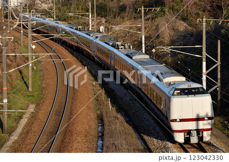 旧北陸本線を走る681系2000番台特急はくたか9両 旧北陸本線を走る681系2000番台特急はくたか9両 123042330