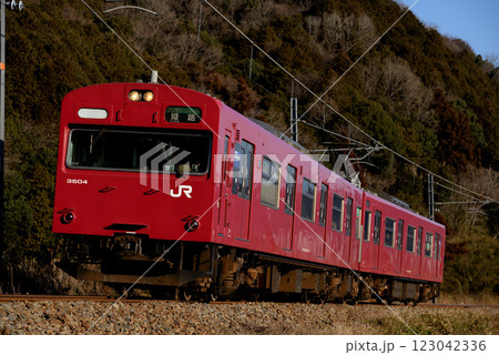 播但線を走る103系3500番台普通電車2両 播但線を走る103系3500番台普通電車2両 123042336