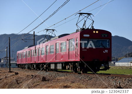 播但線を走る103系3500番台普通電車2両 播但線を走る103系3500番台普通電車2両 123042337