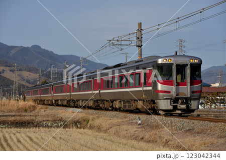 播但線を走るキハ189系特急はまかぜ4号 123042344