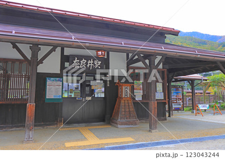 長野県塩尻市、JR奈良井駅の風景 123043244