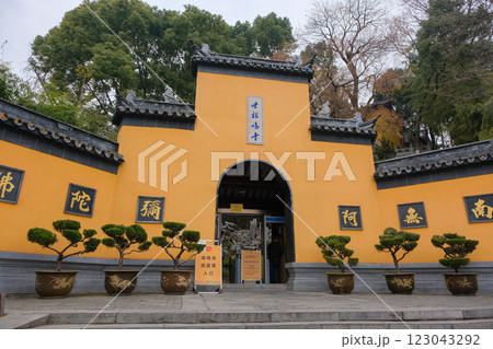 中国 南京市の寺院、鶏鳴寺 山門 中国 南京市の寺院、鶏鳴寺 山門 123043292
