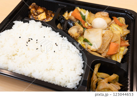 おいしい中華料理の八宝菜弁当 123044653