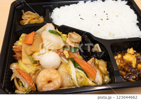 おいしい中華料理の八宝菜弁当 123044662