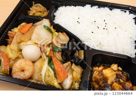 おいしい中華料理の八宝菜弁当 123044664