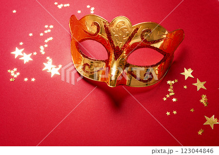 Carnival venetian mask with golden confetti Carnival venetian mask with golden confetti 123044846