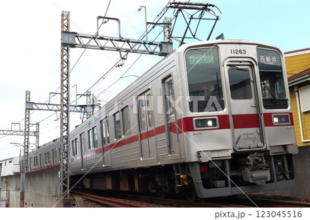 ［TS］東武大師線10050系電車（営業開始後：西新井行初列車） 123045516