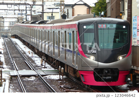 ［KO］冬の京王線5000系電車（特急：新宿行） 123046642