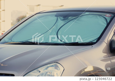 自動車パーツ　自動車用のサンシェード 123046722