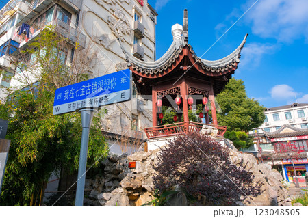 中国 上海市の水郷、七宝古鎮、聴鐘亭 中国 上海市の水郷、七宝古鎮、聴鐘亭 123048505