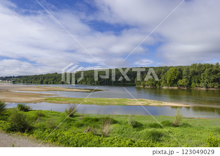 Loire River, Pays de la Loire, France Loire River, Pays de la Loire, France 123049029