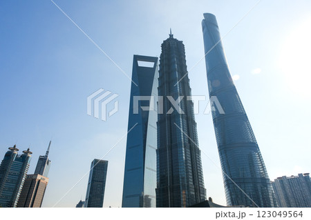 中国 上海市、浦東新区 陸家嘴の超高層ビル群 123049564