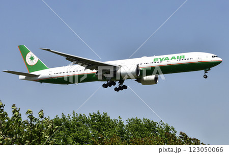 エバー航空B777-300ER成田アブローチ エバー航空B777-300ER成田アブローチ 123050066