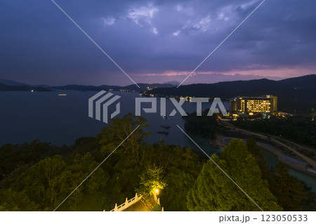 台湾・日月潭の夕暮れ / Sun Moon Lake, Taiwan 123050533