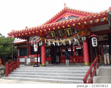 沖縄県那覇市にある「波上宮」 沖縄県那覇市にある「波上宮」 123053612