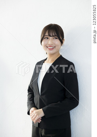 考えるビジネスウーマン 考えるビジネスウーマン 123055825