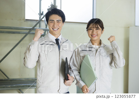 現場で働く人々 現場で働く人々 123055877