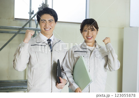 現場で働く人々 　 123055878