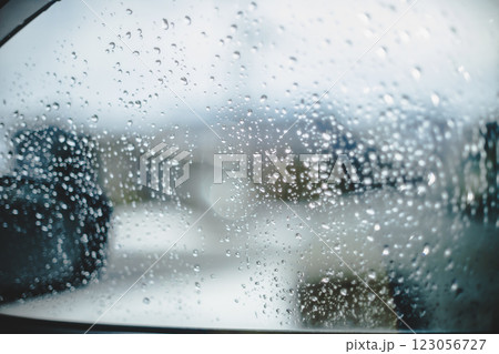ガラスについた水滴 ガラスについた水滴 123056727