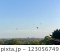 気球が見える景色 123056749