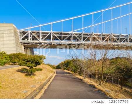 与島PAから見る瀬戸大橋 香川県の坂出市 与島PAから見る瀬戸大橋 香川県の坂出市 123057795