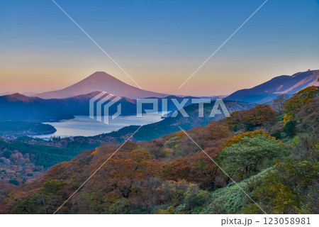 【神奈川県】秋の箱根大観山から望む富士山 【神奈川県】秋の箱根大観山から望む富士山 123058981
