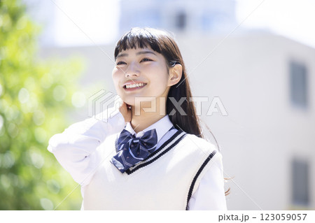 女子高生のポートレート 123059057