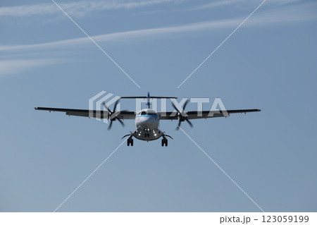 プロペラ機 飛行機 航空機 123059199