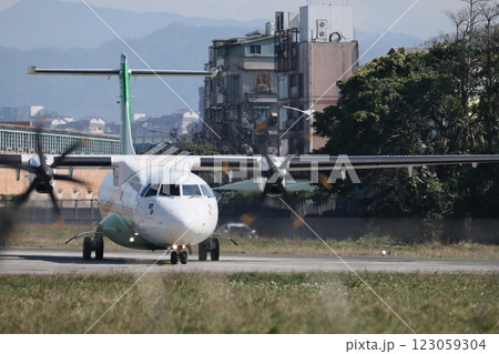 飛行機 航空機 ひこうき 123059304