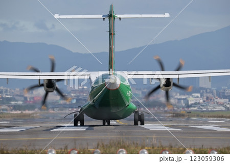 飛行機 航空機 ひこうき 123059306