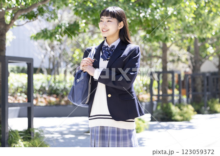 女子高生のポートレート 123059372