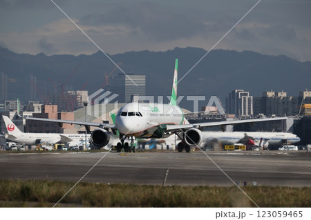 飛行機 航空機 ひこうき 123059465