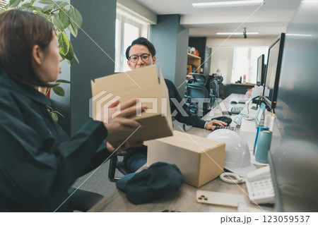 工場事務 物流事務 製造事務 運送事務 現場事務 工場事務 物流事務 製造事務 運送事務 現場事務 123059537