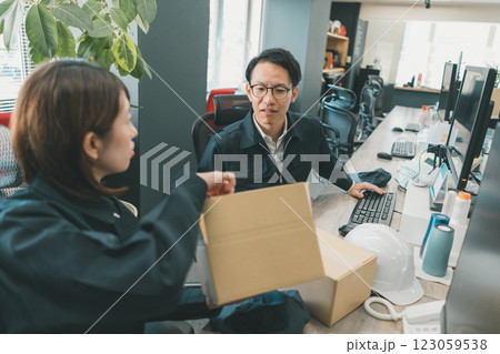 工場事務 物流事務 製造事務 運送事務 現場事務 工場事務 物流事務 製造事務 運送事務 現場事務 123059538