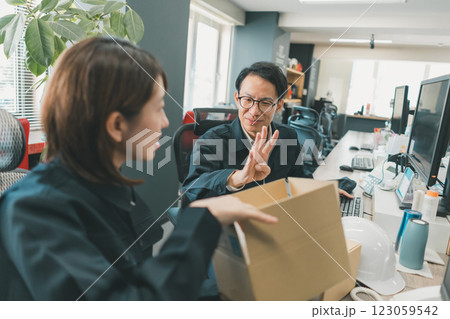 工場事務　物流事務　製造事務　運送事務　現場事務 123059542