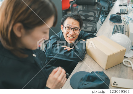 職場いじめ 123059562