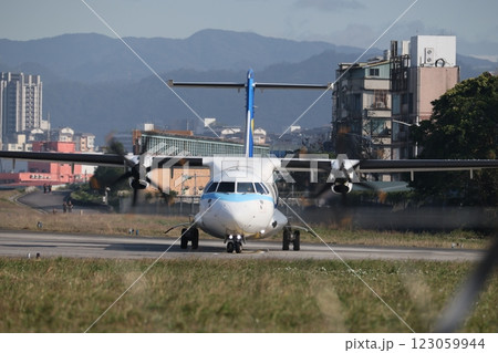 飛行機 航空機 ひこうき 123059944