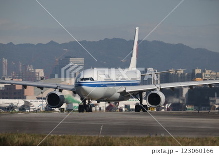 飛行機 航空機 ひこうき 123060166