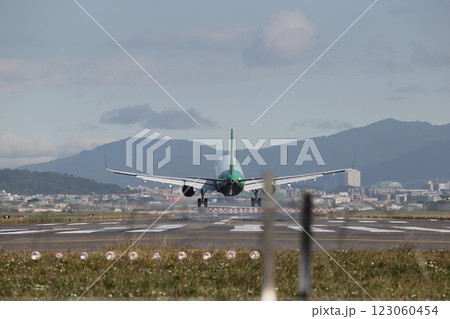 飛行機 航空機 ひこうき 123060454