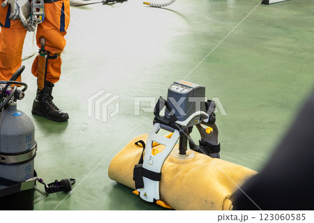 海上保安庁仙台航空基地 自動心臓マッサージ器のデモ 海上保安庁仙台航空基地 自動心臓マッサージ器のデモ 123060585