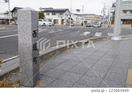 信州　松本市市街地　旧町名標識　「西堀町（にしぼりまち）」近傍の光景 123063849