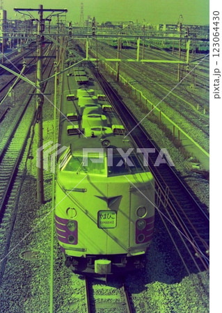 東北本線の在来線特急の「やまびこ」32M、485系、蕨-南浦和、1977年10月22日 東北本線の在来線特急の「やまびこ」32M、485系、蕨-南浦和、1977年10月22日 123064430