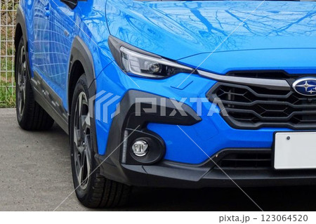 自動車イメージ　スバル・クロストレックのフロントマスク 123064520
