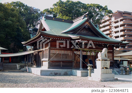 北九州市の筑前黒崎岡田宮 【本殿】 123064871