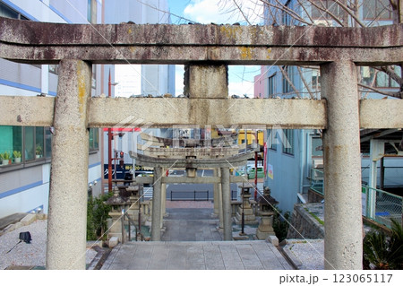 北九州市の筑前黒崎岡田宮 【鳥居】 北九州市の筑前黒崎岡田宮 【鳥居】 123065117