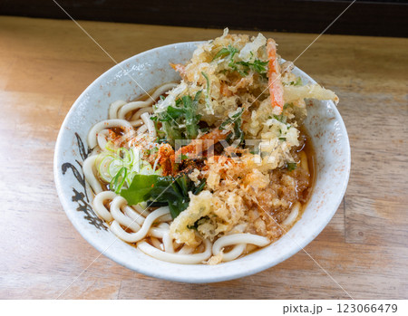 そば処あさひ かき揚げうどん ※無料の天かすちょっと載せ そば処あさひ かき揚げうどん ※無料の天かすちょっと載せ 123066479