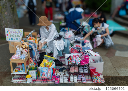楽しいフリーマーケット 123066501
