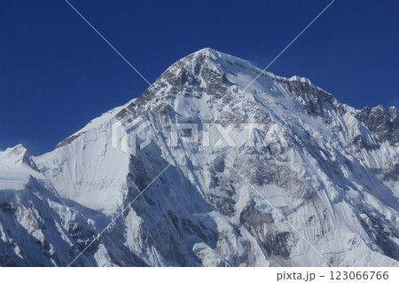 Close up of Cho Oyu, high mountain on the Nepal China Border. 123066766